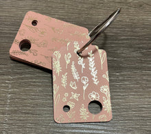 Load image into Gallery viewer, Floss Drops - Apricot & Gold Flowers - Set of 15 with printed backs