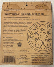 Load image into Gallery viewer, Pink Floral Brooch - Pretty Petals Felt Embroidery Brooch Kit Make It 585188