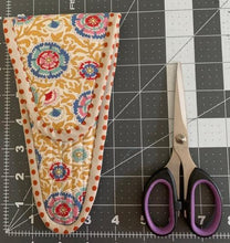 Load image into Gallery viewer, Scissor Case - Pretty Flowers - Sewing Scissors