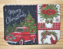 Load image into Gallery viewer, Traditional Christmas pouch with boxed bottom - 19cm x 14cm with Zipper Charm