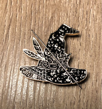 Load image into Gallery viewer, Black & Gold Witch Hat Needle Minder