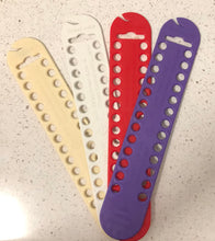 Load image into Gallery viewer, Thread Organiser with cutter blade