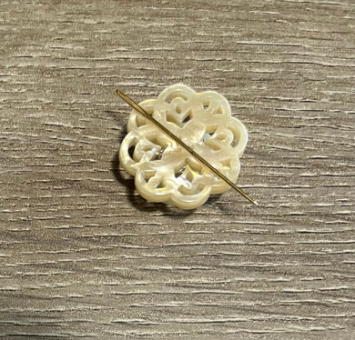 Cream Pearl Shimmer cutout Needle Minder