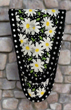 Load image into Gallery viewer, white daisy &amp; polka dot scissor case

