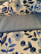 Load image into Gallery viewer, 15 ” X 15 ” Inch Blue &amp; White Floral Project Bag
