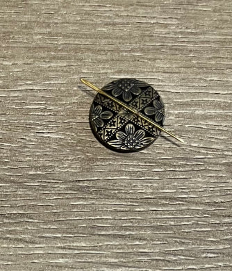 Antique Gold Floral needle minder