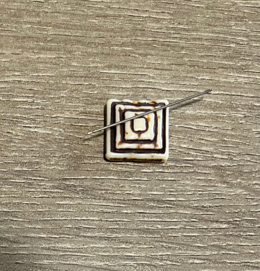 Aztec pyramid needle minder