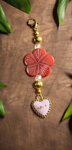 Load image into Gallery viewer, Wild Carrots pouch with boxed bottom - 19cm x 14cm with Zipper Charm
