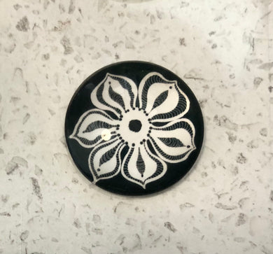 Black & White Flower Glass Cabochon Needle Minder